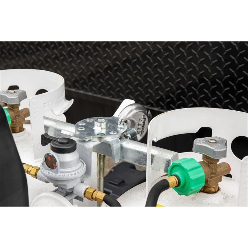 Camco 40590 Double Propane Tank Locking Device Fits 3/8" And 1/2" Threaded Posts - Image 4